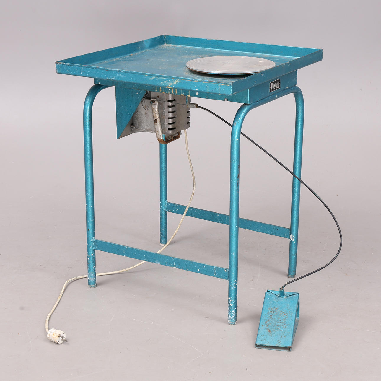 TURNTABLE, Spinner bus.