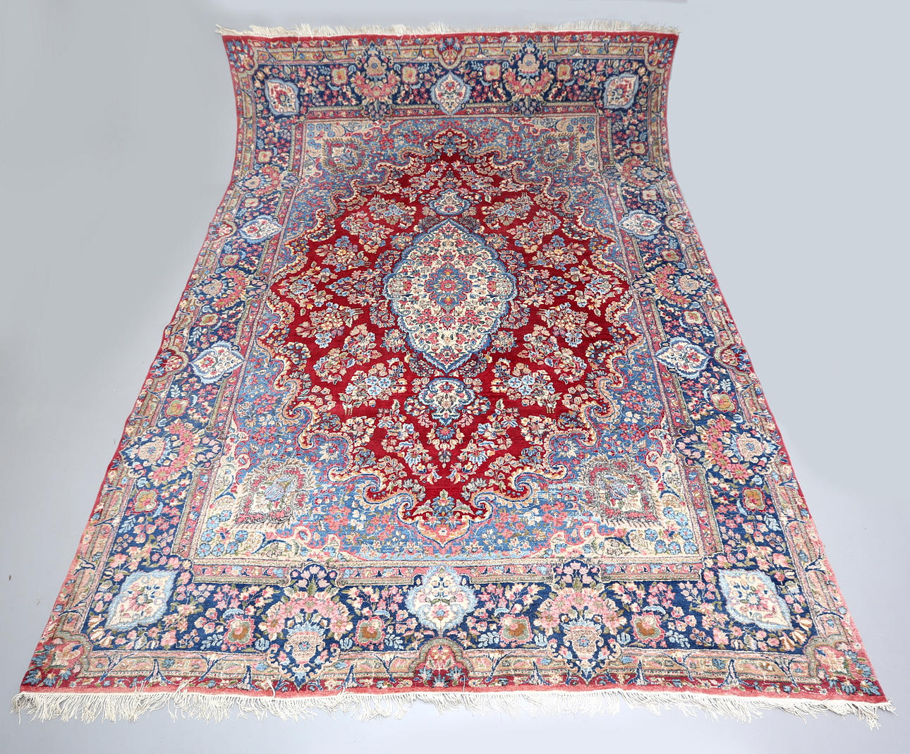 MATTA, Orientalisk, 367 X 272 cm.