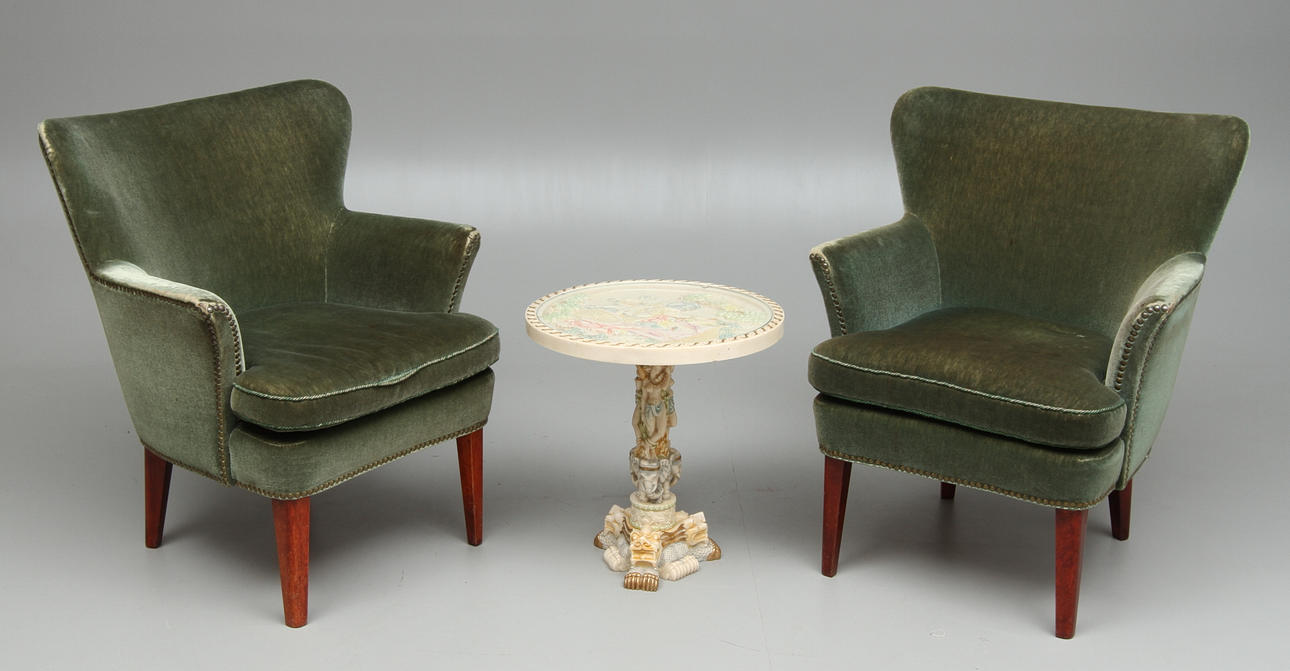 FÅTÖLJER 1 par, SOFFBORD, 1900-tal.