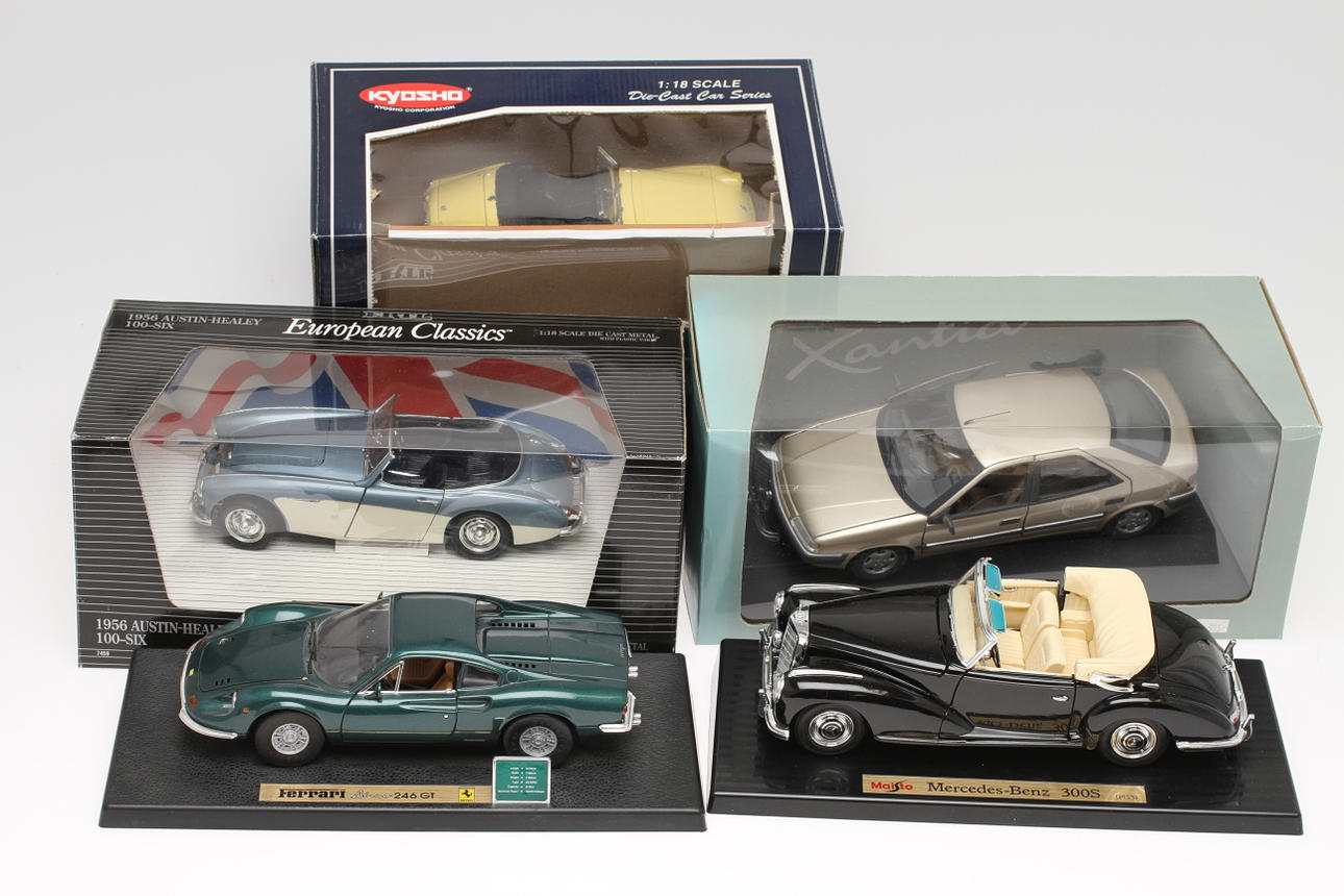 MODELLBILAR bland annat ERTL, MAISTO 5 stycken delvis originalkartonger.