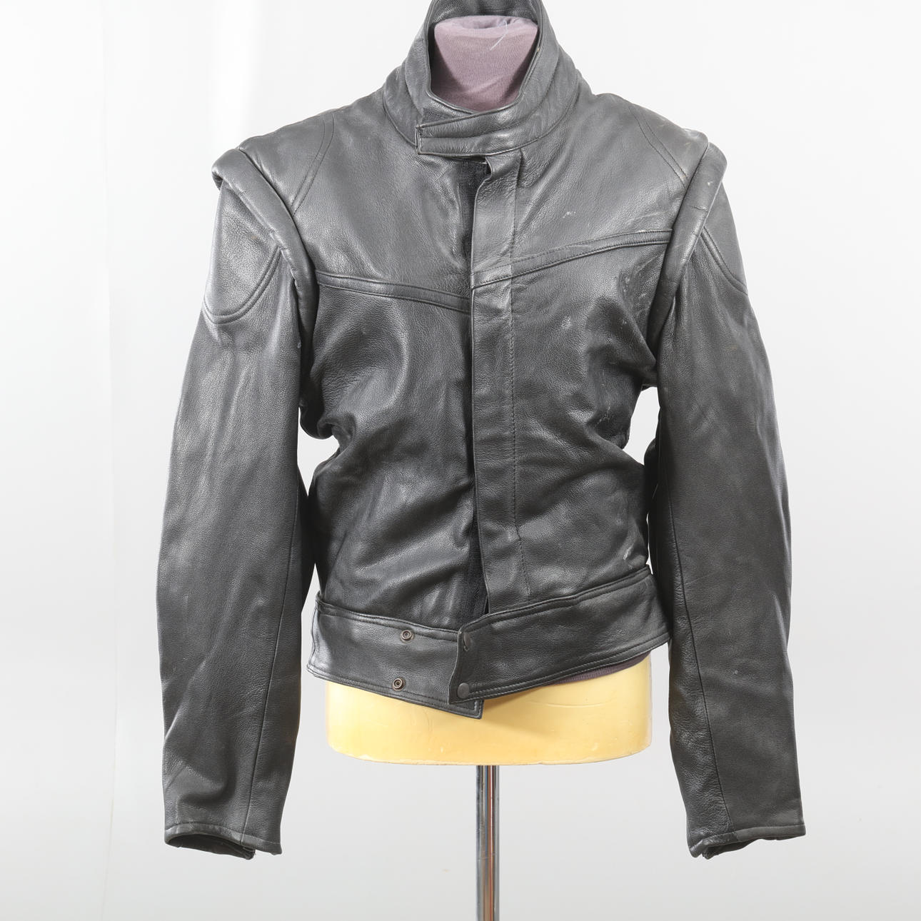 NAHKATAKKI, nahkaa, "Kuusi" koko 50.