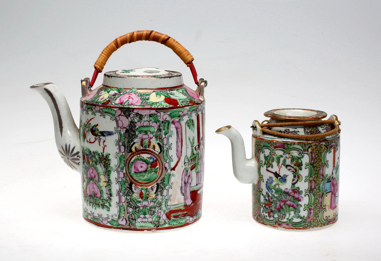 TEKANNER, 2 st, Kina, Kantonporslin, 18/1900-tal.