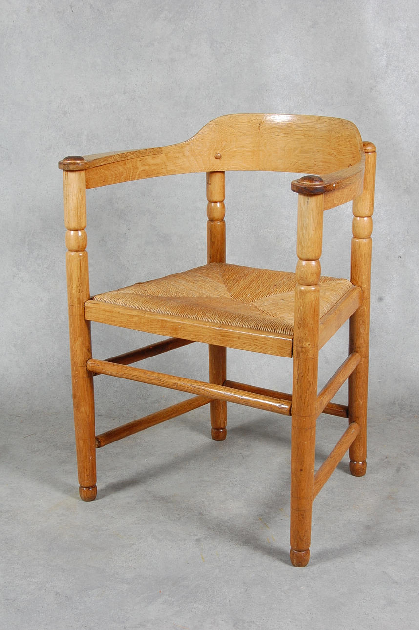 KARMSTOL, flätad sits, 1900-talets första hälft.