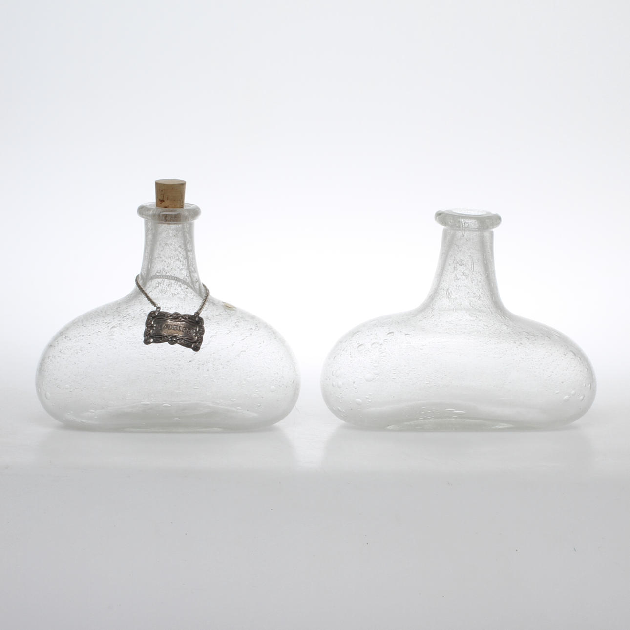 KARAFFER, 2 st, glas, Vetri Di Empoli, Italien, 1900-talets andra hälft.