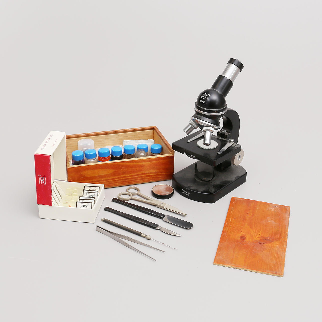 MICROSCOPE with accessories, Marlux.