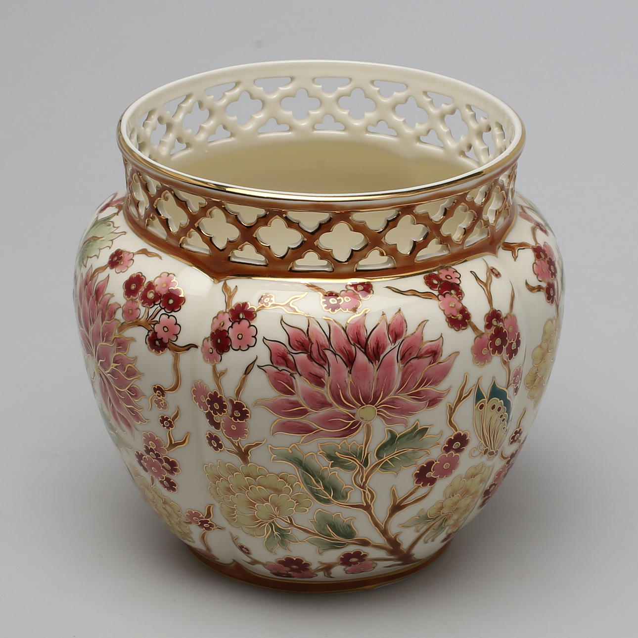 VAS, porslin, 138: Märkt Zsolnay, Hungary.