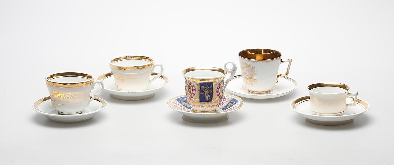 KOPP med FAT, empire, 1800-tal samt KOPPAR med FAT, 4 st bland annat KPM.