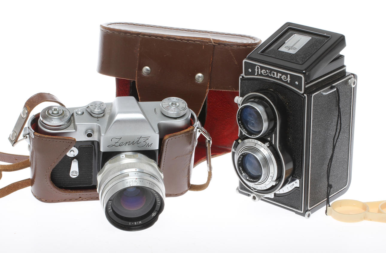 KAMEROR, 2 st, "Flexaret" Meopta, Tjeckoslovakien och "Zenit 3M", Ryssland.