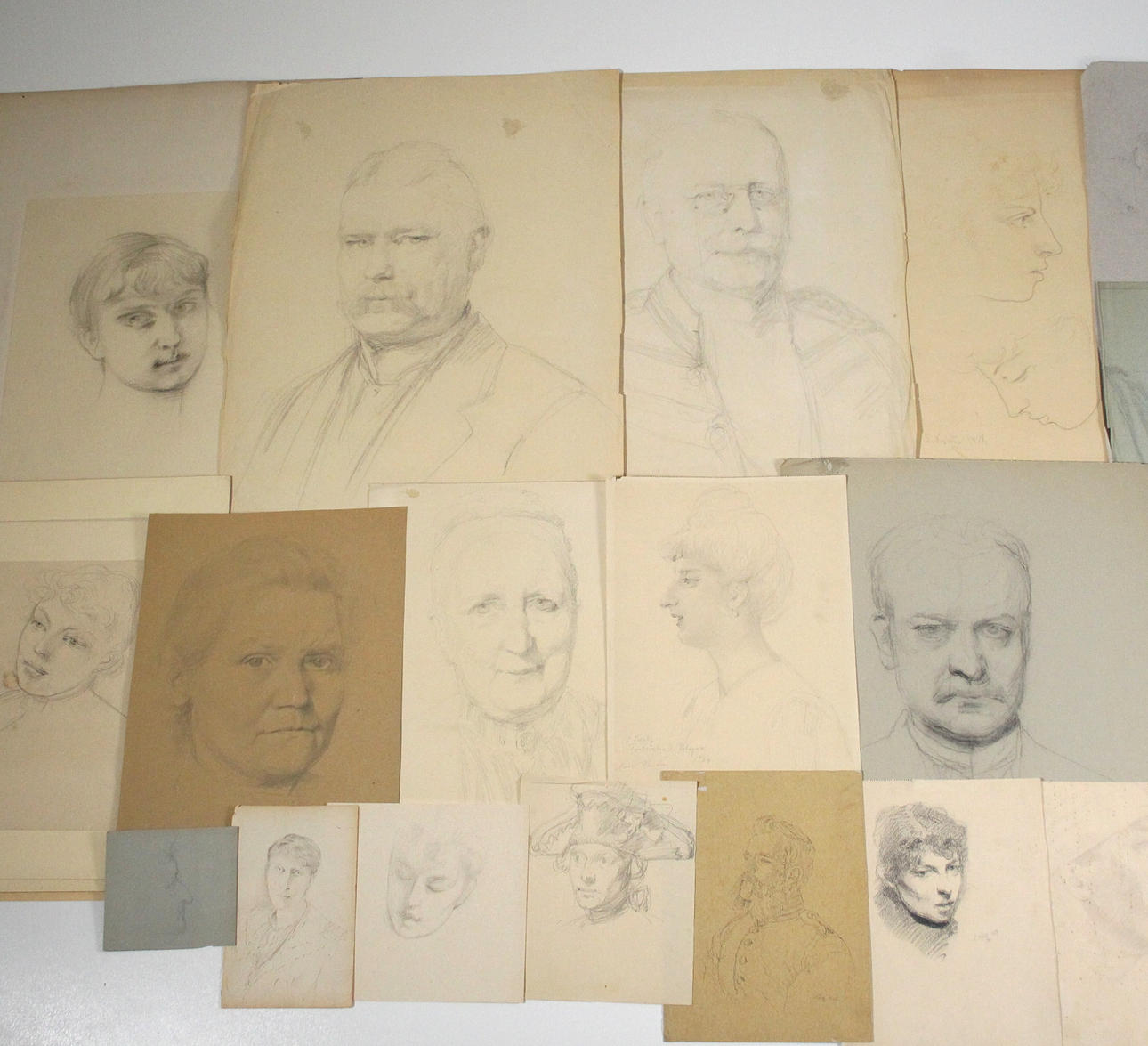 LOUIS KOLITZ. Carpeta con estudios (55).