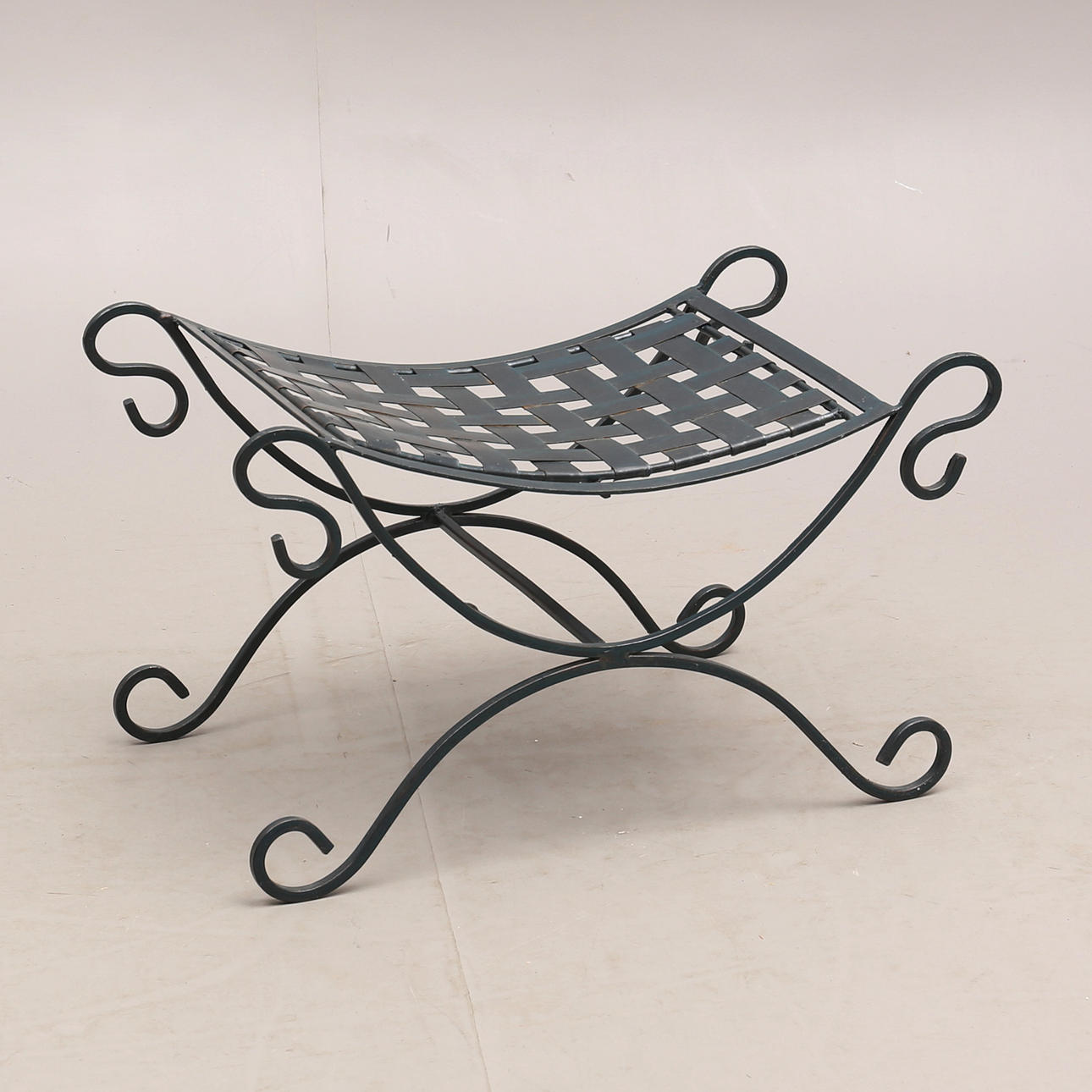 TABURETE, hierro forjado.