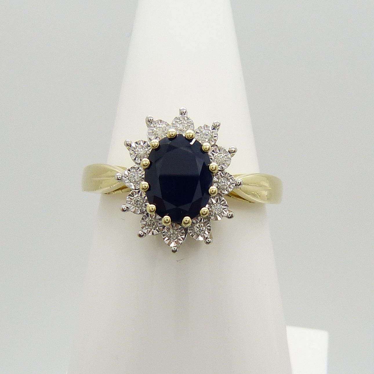 OVAL SAPPHIRE & DIAMOND RING.