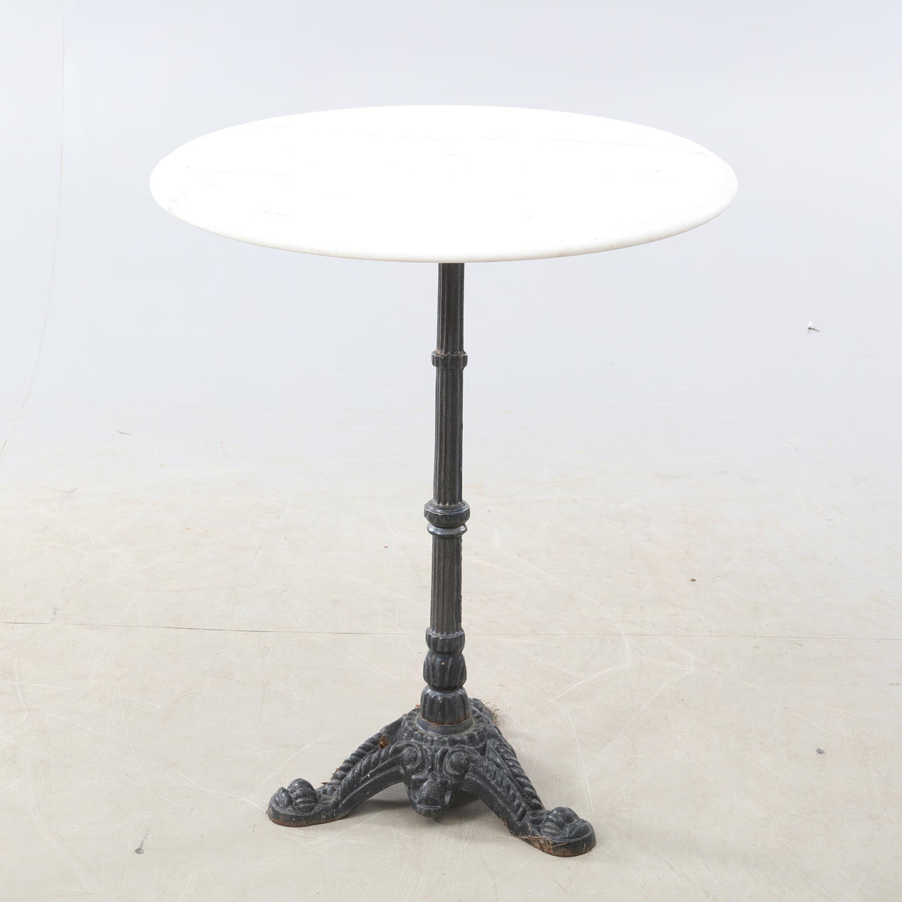 HAVEBORD, støbejern/sten.