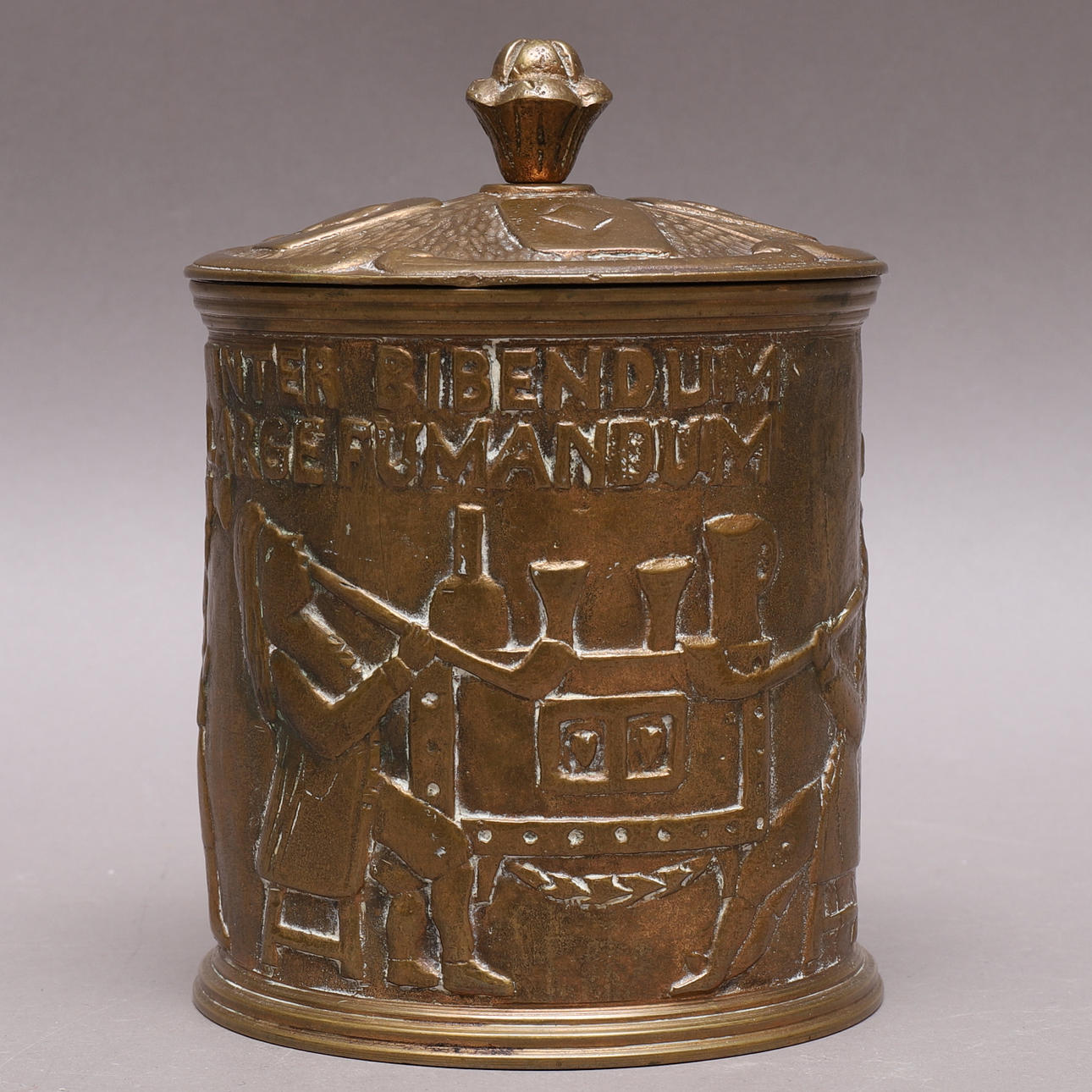 TOBACCO TIN, ore, Inter bibendum large fumandum.