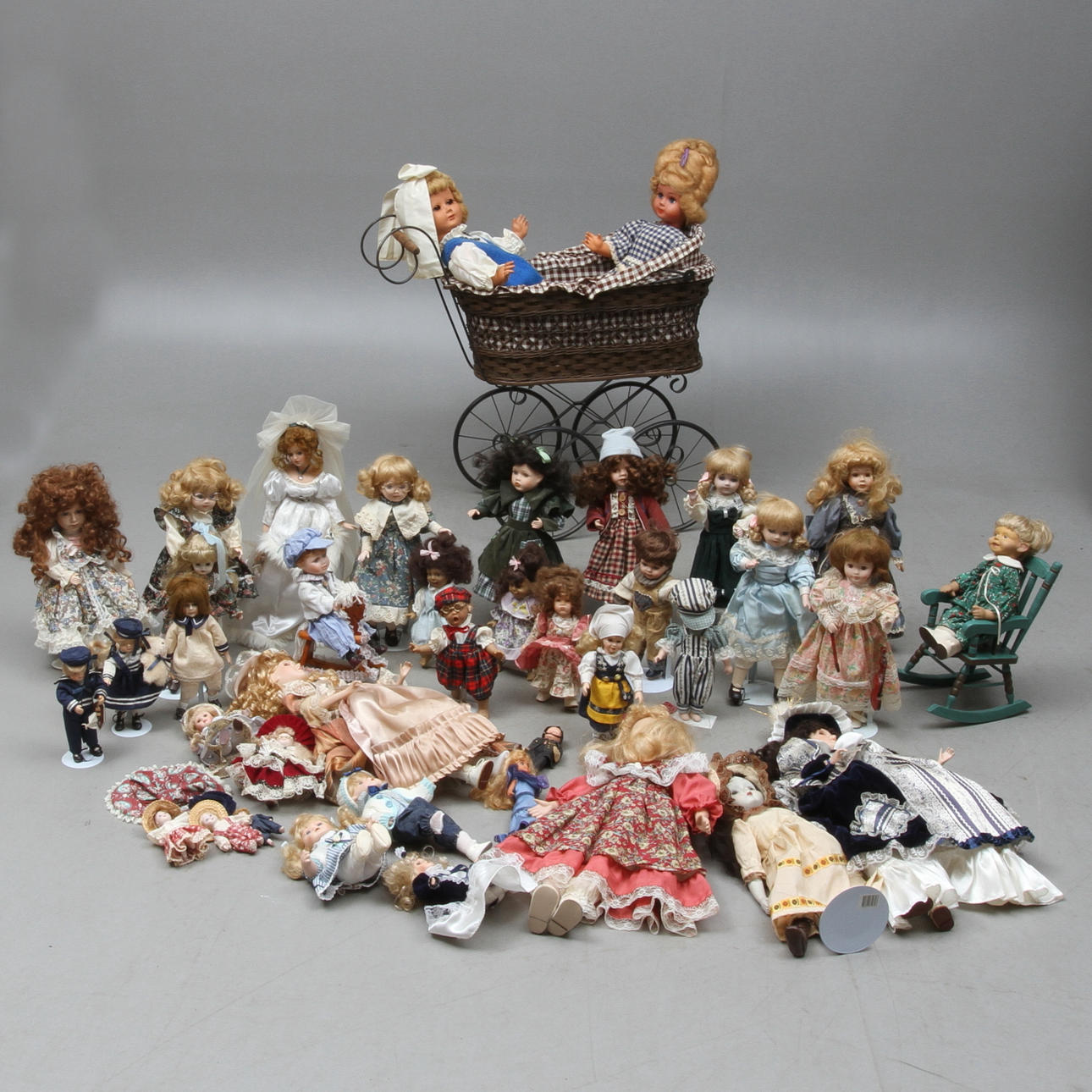 DOCKOR, ca 39 st, DOCKVAGN, samt DOCKSTOL.