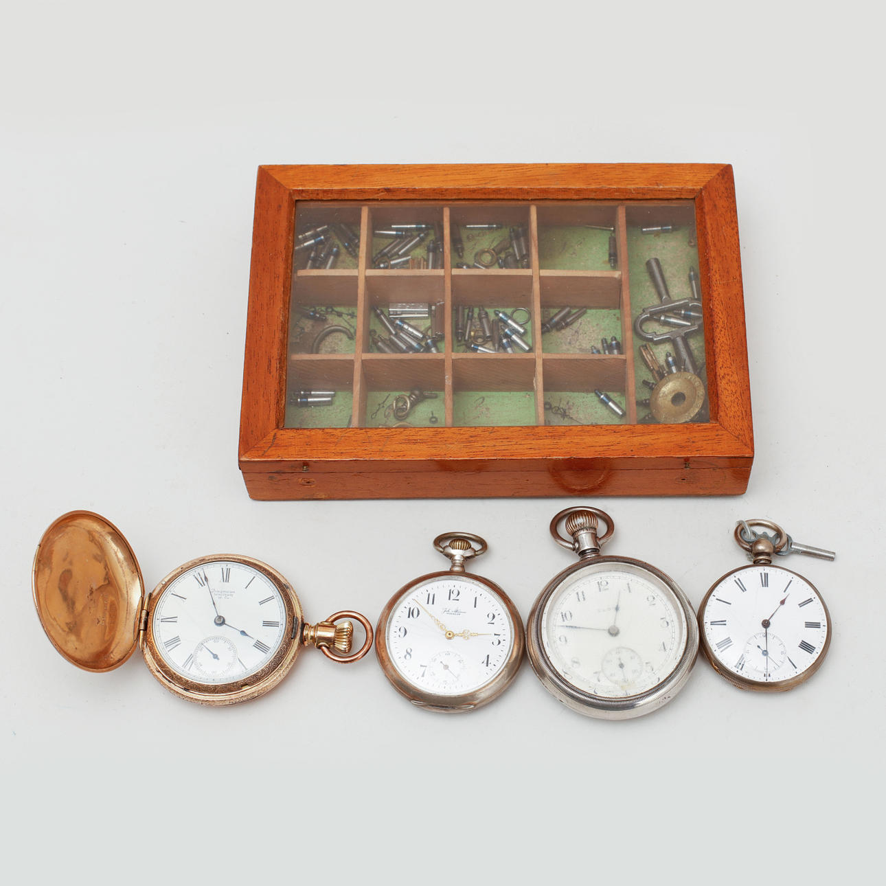 POCKET WATCH 4 pcs and keys, 18/1900s.