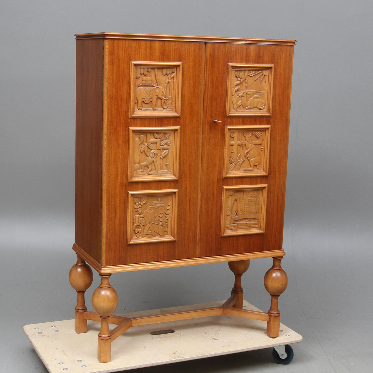 SKÅP, Eugen Höglund, Vetlanda, Sverige, omkring 1900-talets mitt.