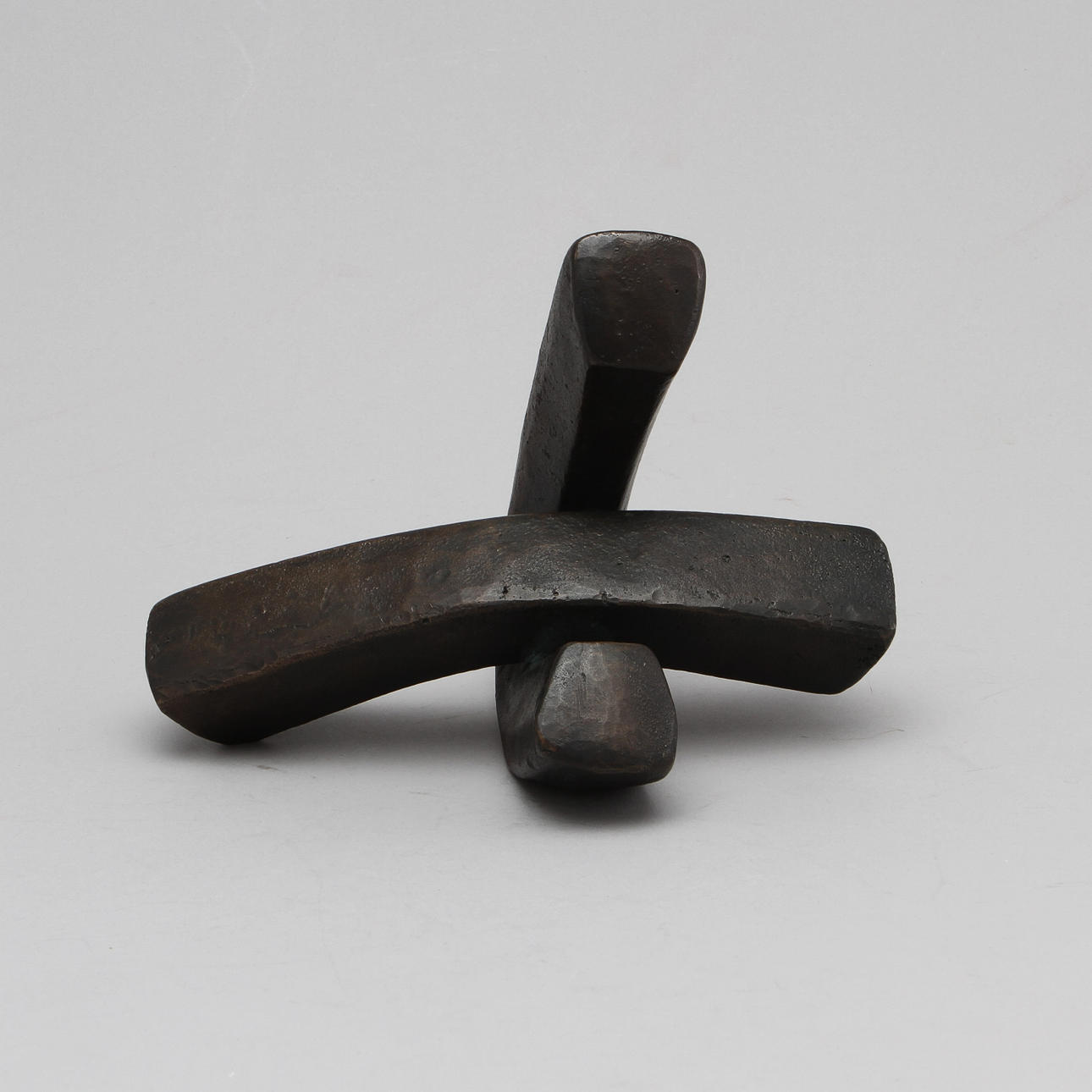 PÅL SVENSSON. Skulptur, mörkpatinerad brons. Signerad och daterad -88 samt numrerad 6/9.