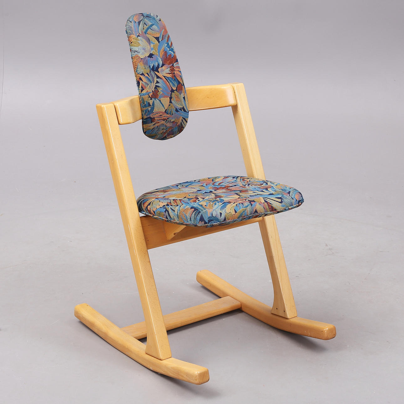 PETER OPSVIK. Mecedora, Stokke, 1900/2000.