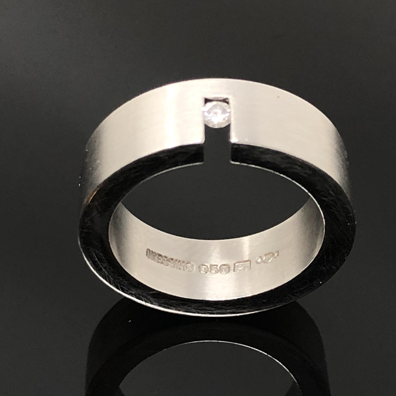 NIESSING. Niessing-sormus, malli: catwalk.