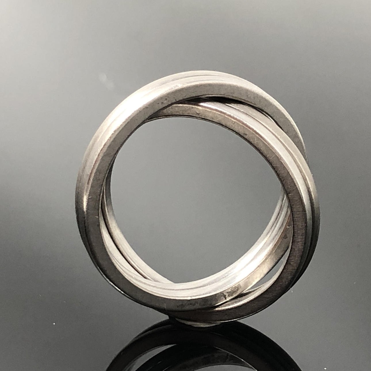 NIESSING. Niessing Ring, Modell: Rollover.