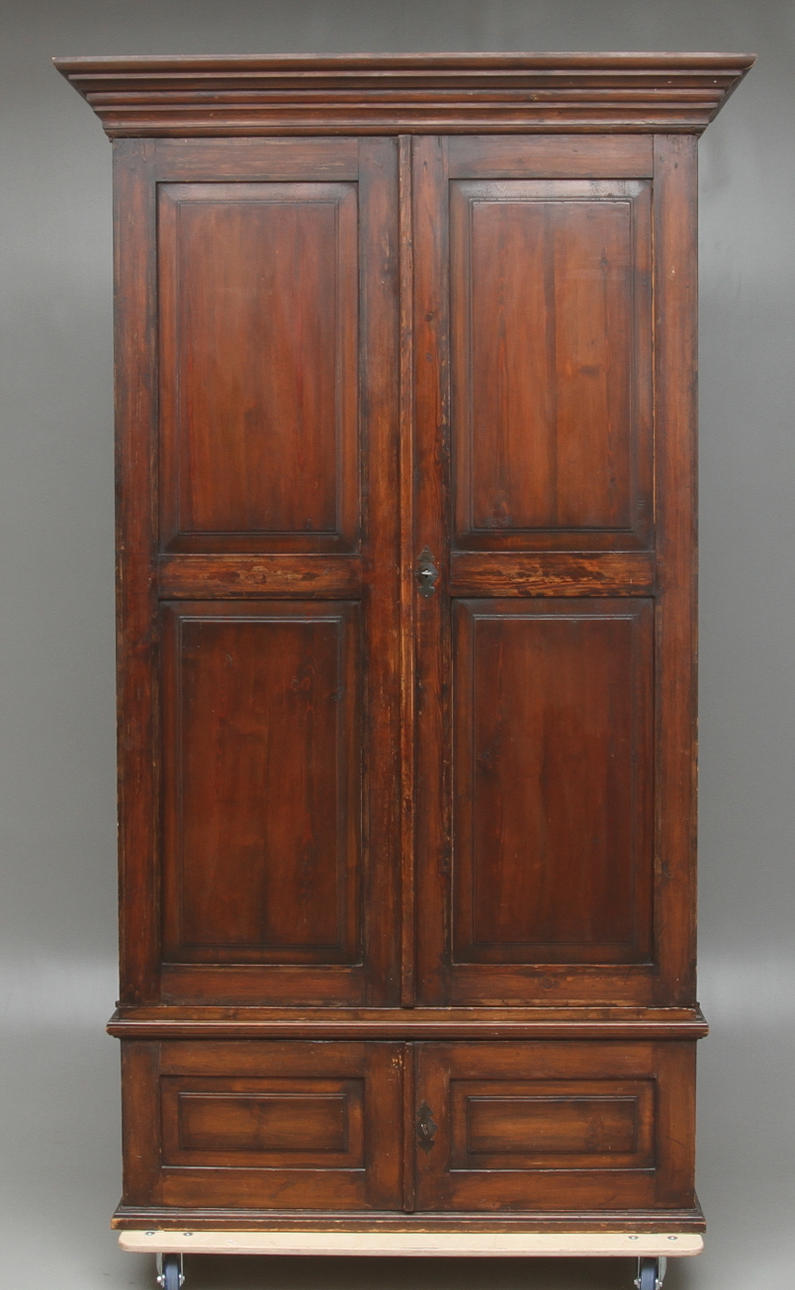 SALSSKÅP, betsad furu, omkring 1800.