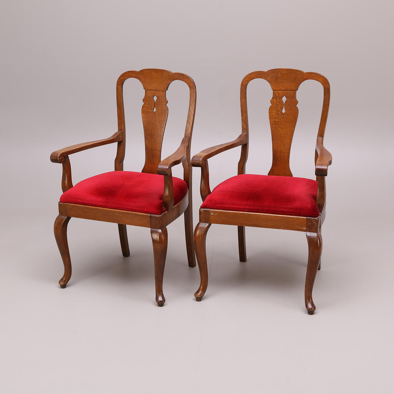 KARMSTOLAR, ett par, ek, bondrokoko.