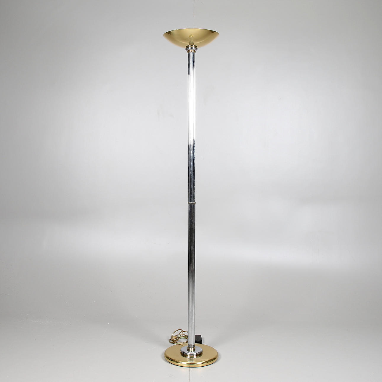 GOLVLAMPA, metall, "uplight", LaReleco, Milano, Italien. 1900-talets sista kvartal.