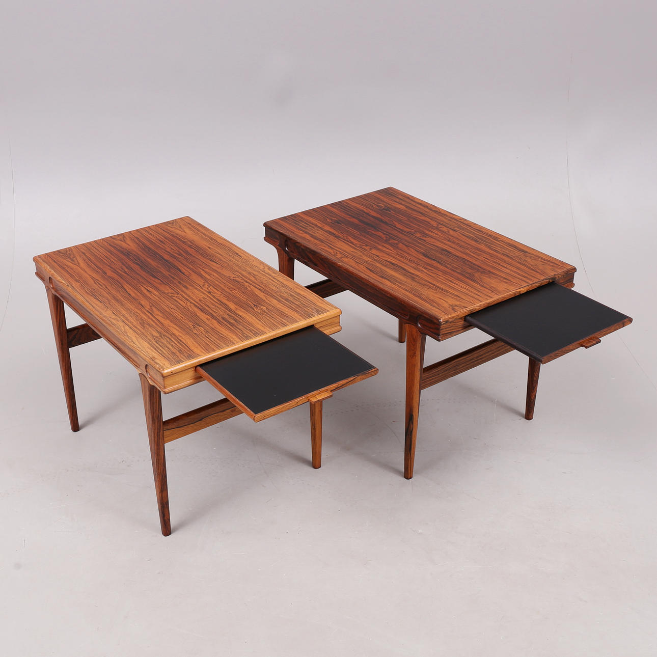 JOHANNES ANDERSEN. Sidobord med utdragsskiva, 1 par, jakaranda, Nya ...