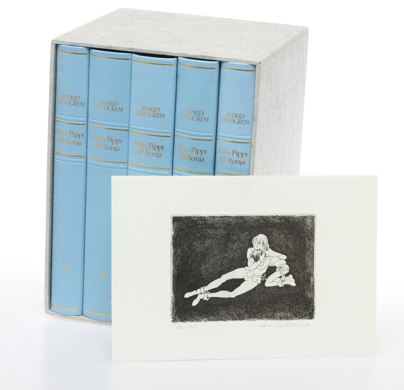 BÖCKER 5 vol, Astrid Lindgren "Från Pippi till Ronja", 1982, samt ILON WIKLAND, etsning, signerad och numrerad 88/575.