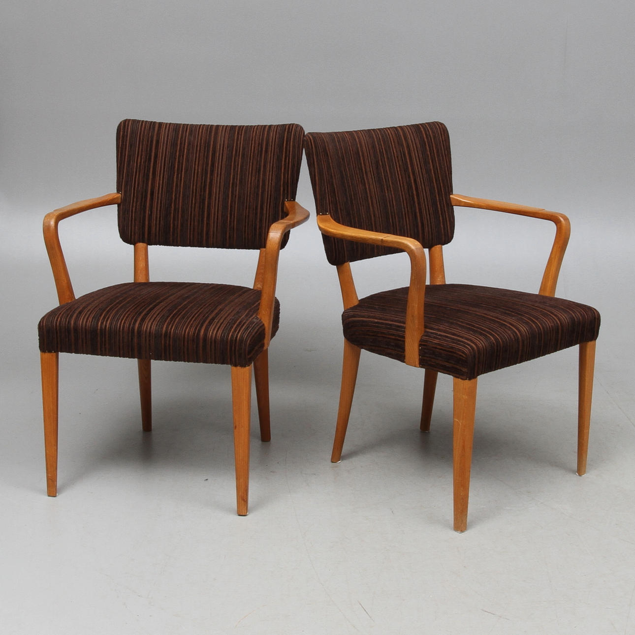 KARMSTOLAR, ett par, 1940-tal.