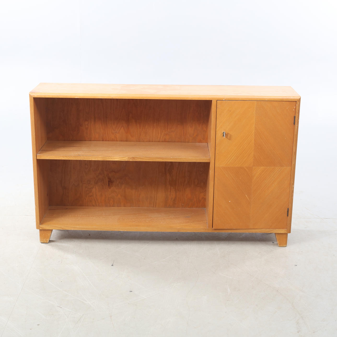 HYLLA/BÄNK,1900-talets mitt.