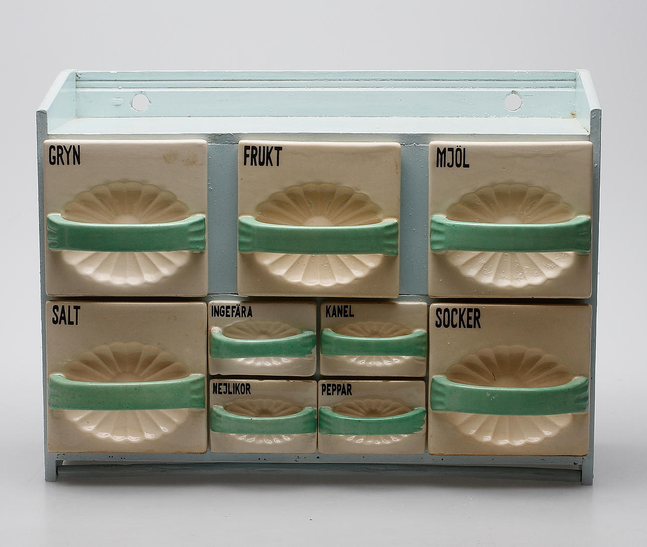 SPECERISKÅP, keramik och trä, 1900-talets mitt.