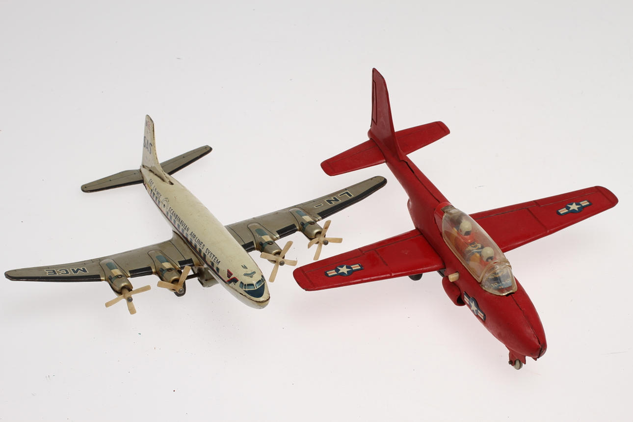 YOENASAWA 2 stycken flygplan friktion.