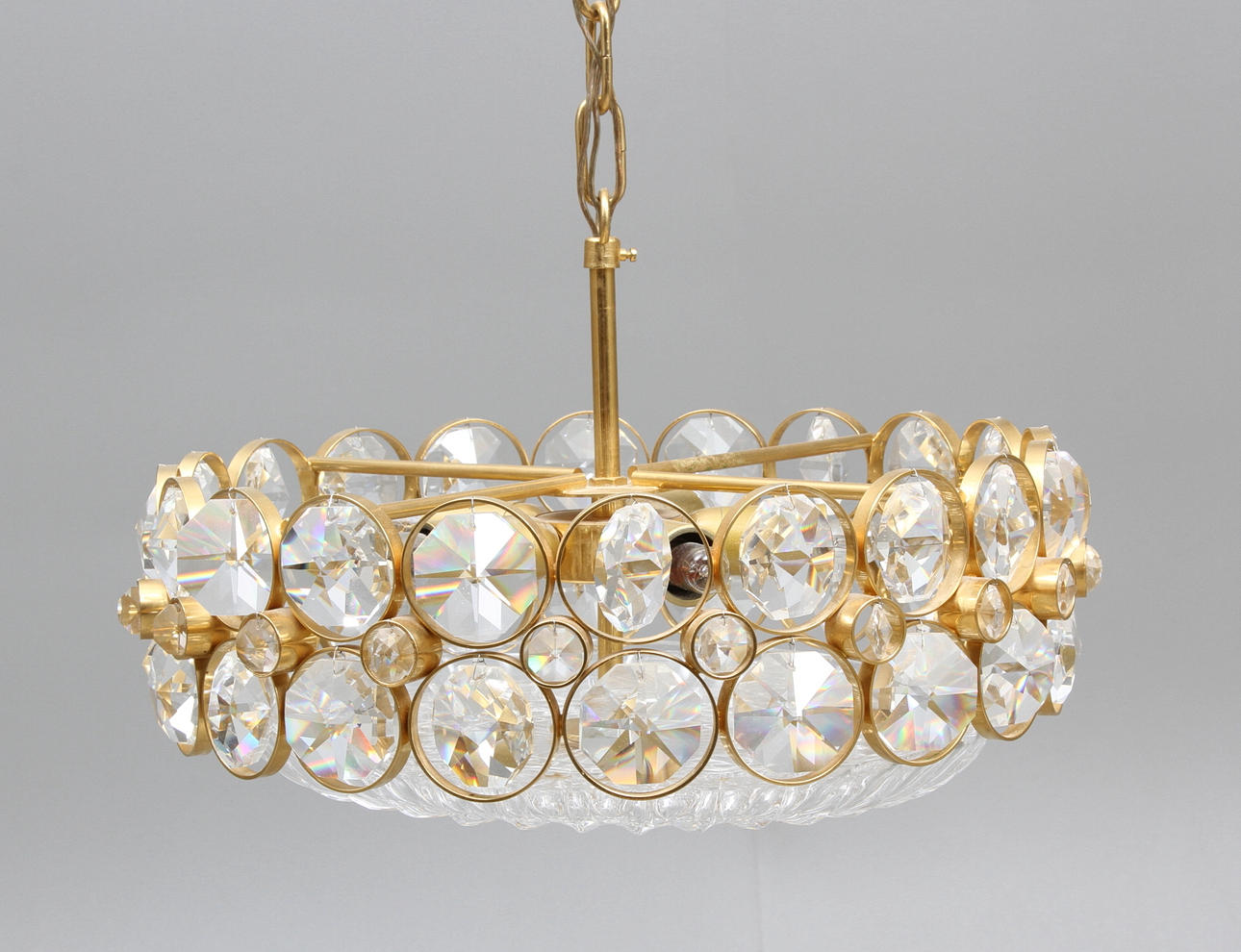 TAKLAMPA, mässing/prismor, 1900-tal.