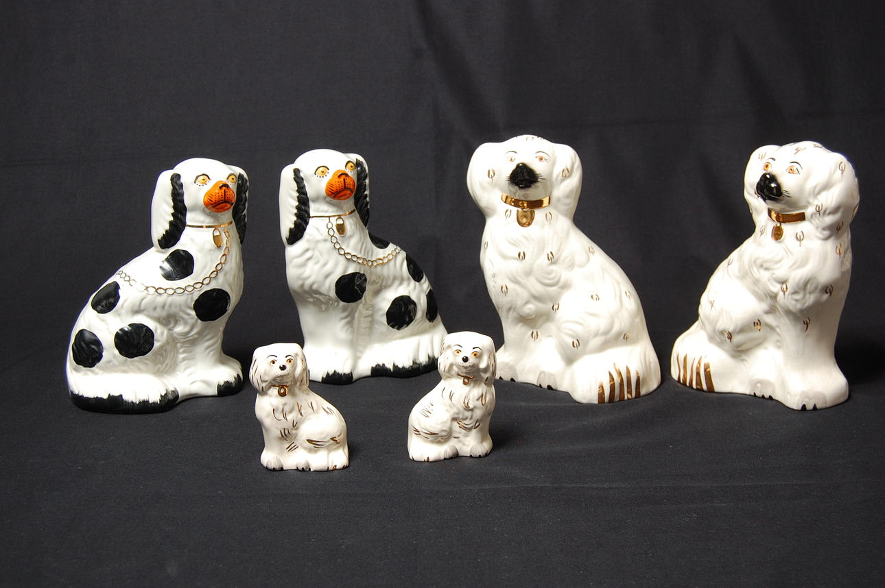 ENGELSKA HUNDAR, 3 par, porslin, Beswick, Staffordshire.