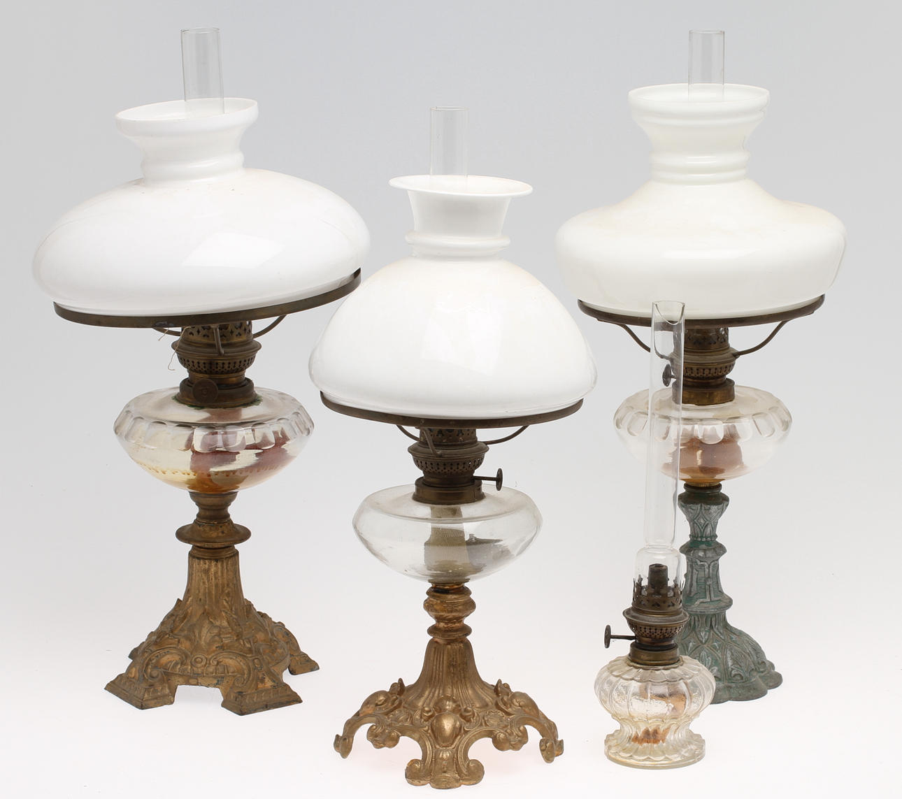 FOTOGENLAMPOR 3 st, + 1 brännare, omkring 1900.