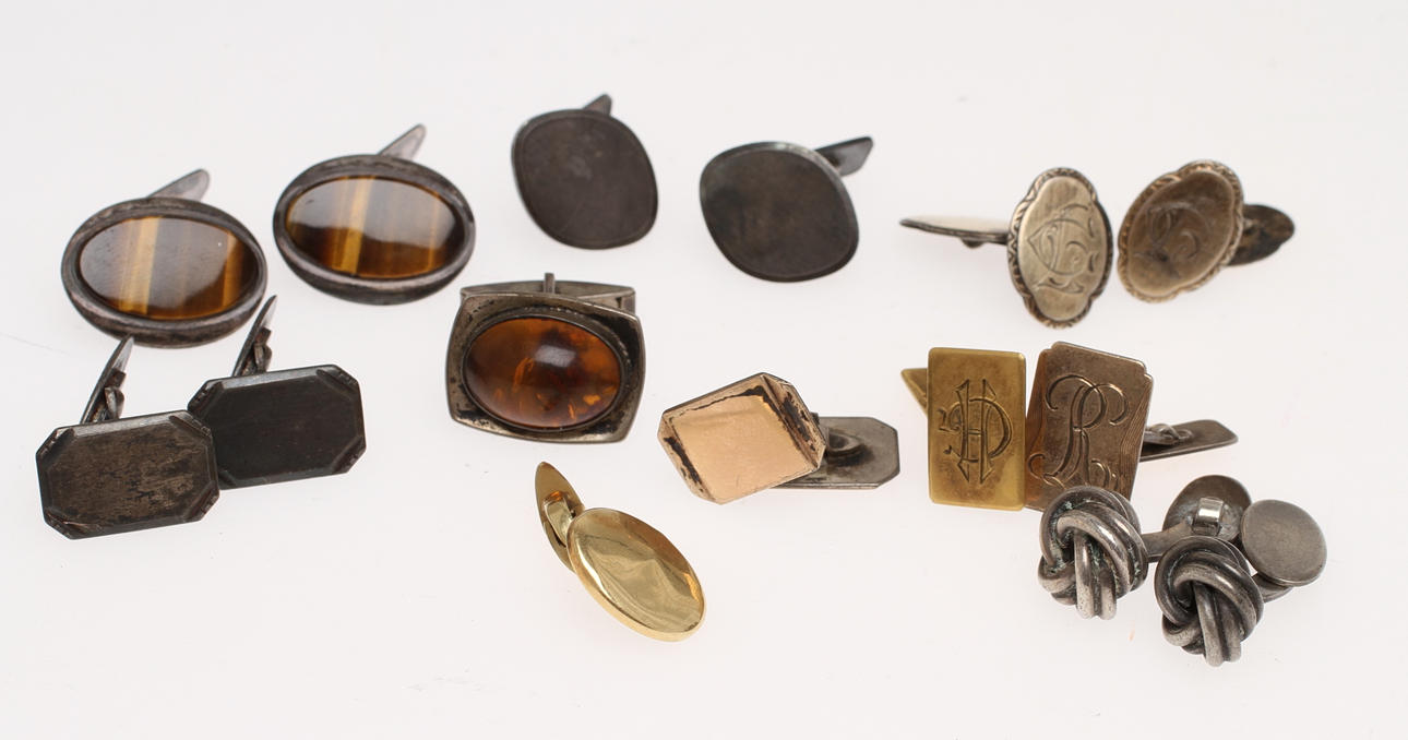 MANSCHETTKNAPPAR, 5 par + 4 st udda, silver, och en i 18 k guld.