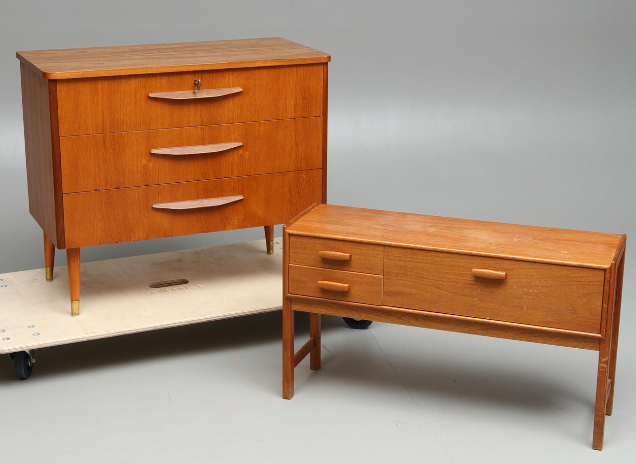 BYRÅ SAMT SPEGELBYRÅ, 1950/60-tal.