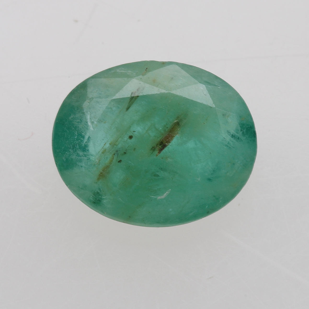 EMERALD, soikea sekaleikkaus, 2,30 ct.