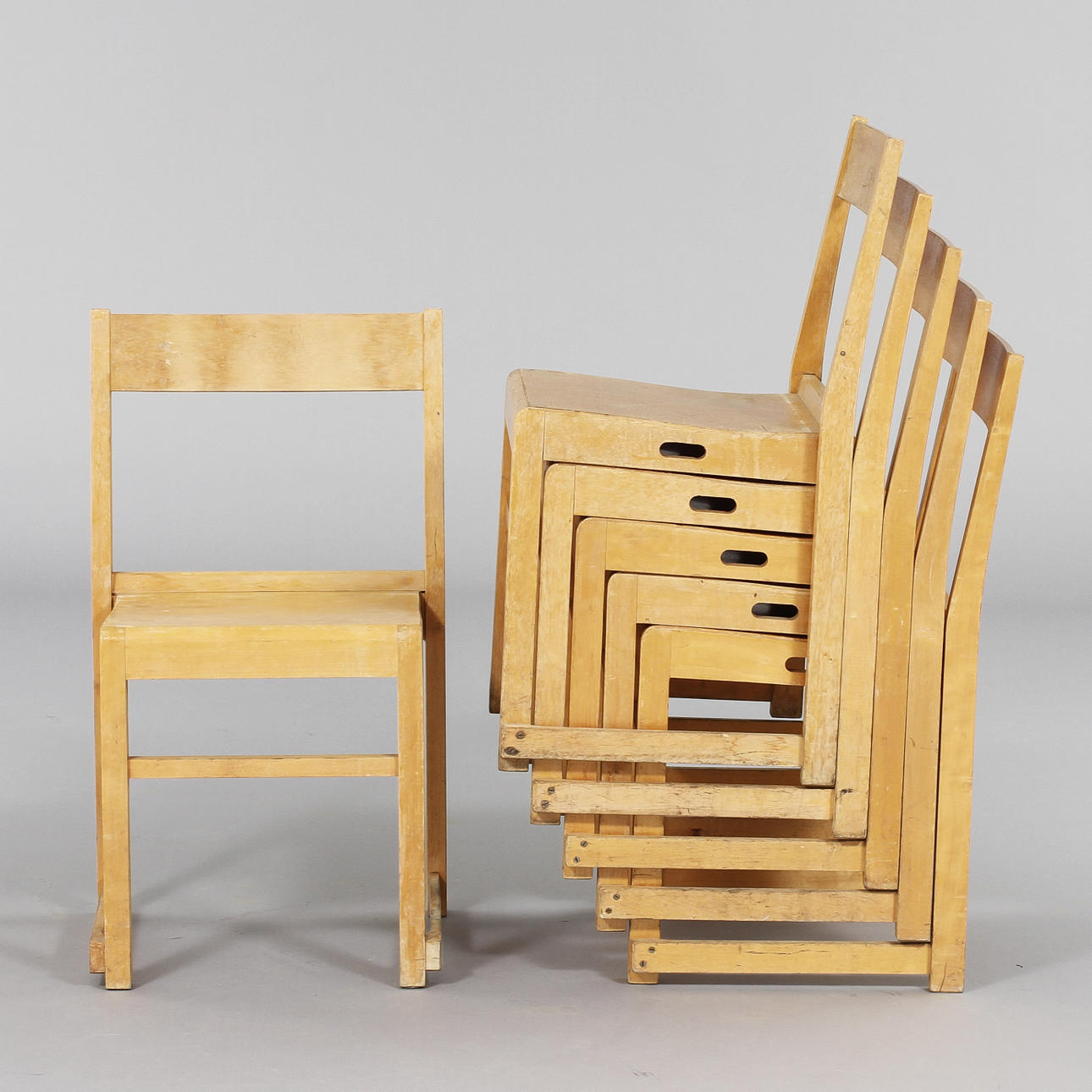 SVEN MARKELIUS. Stolar, 6 st, "Orkesterstolen", formgiven för Helsingborgs konserthus, 1930-tal.