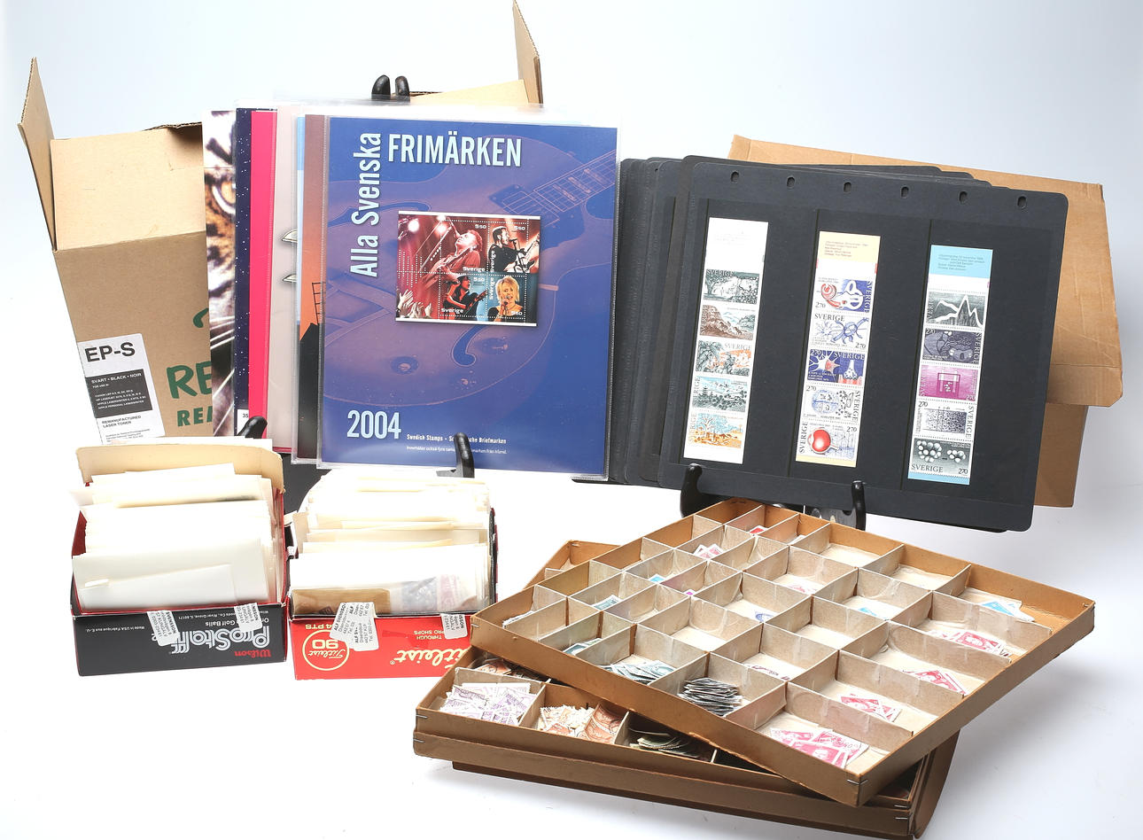 FRIMÄRKSSAMLING, årssatser 1998-2004, samt häften m m.