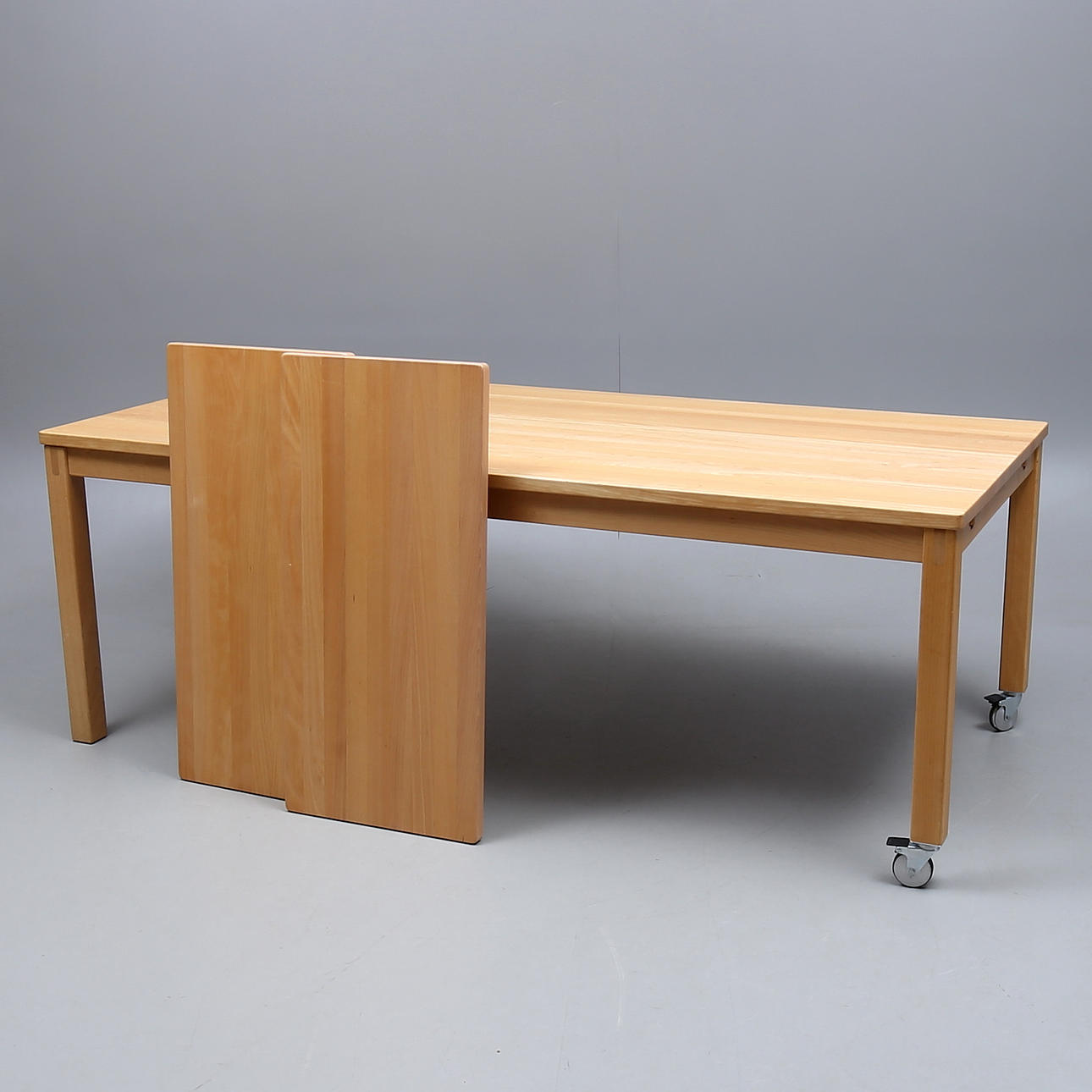 MATBORD, Naver, Gramrode møbelfabrik, Danmark.