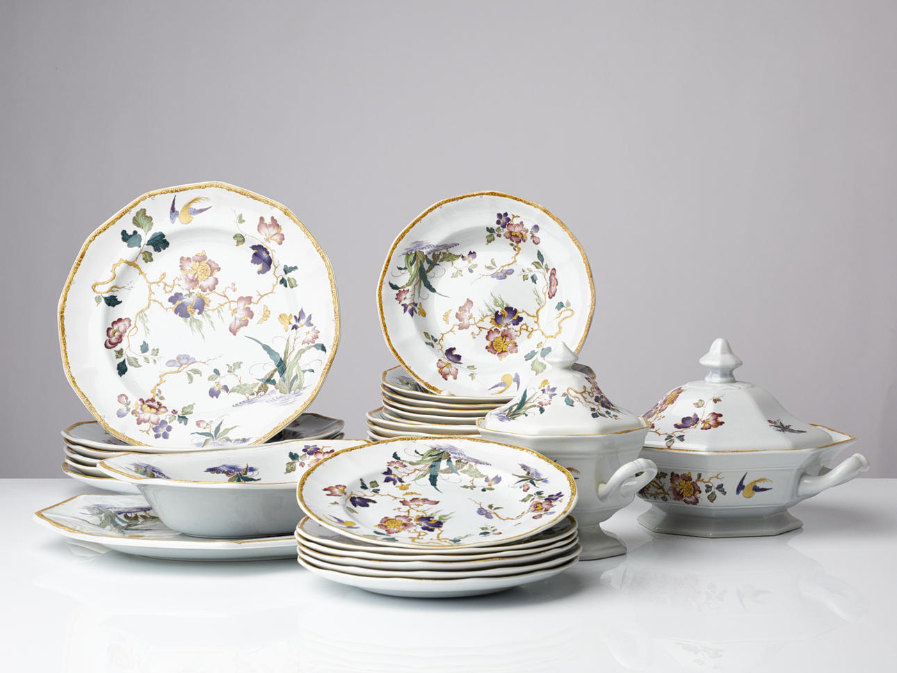 TABLEWARE Wedgwood "Devon Rose", 28 pieces.