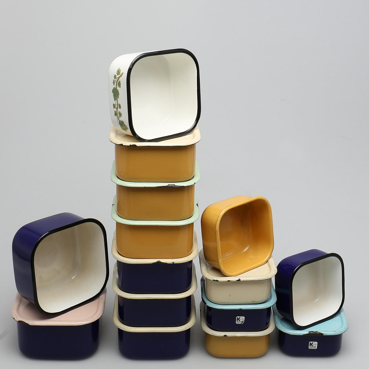 FÖRVARINGSBURKAR, 15 st, emaljerade, Kockums, 1950-tal.