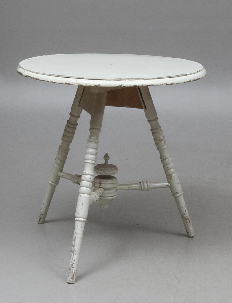 BORD, vitmålat, Omkring sekelskiftet 1900.