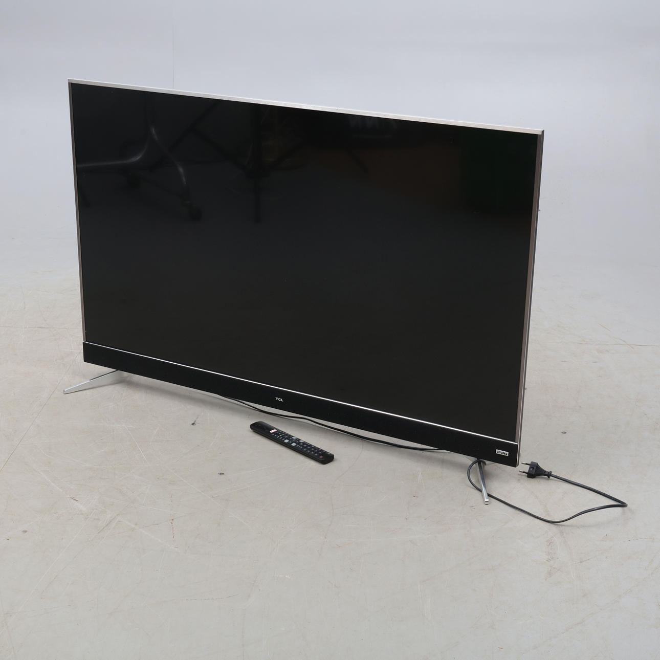 Televisor, TCL, 48 pulgadas.