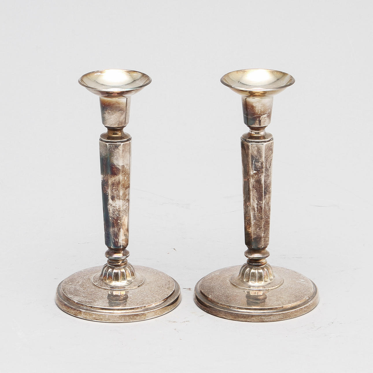 LJUSSTAKAR, ett par, silver, GAB 1967.