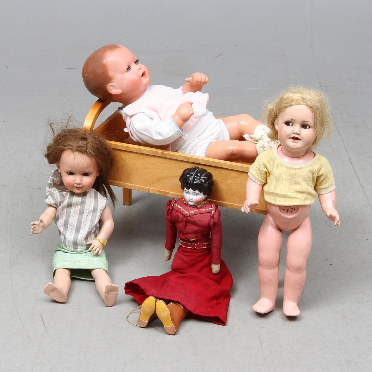 DOCKOR, 4 st, König&Wernicke, Skölpadda, Diamant och Porslinsdocka. Docksäng 1950-tal .