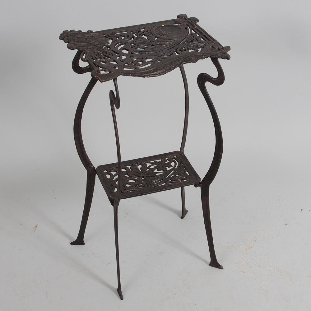 BLOMSTERBORD, svartmålad gjutjärn, jugendstil.