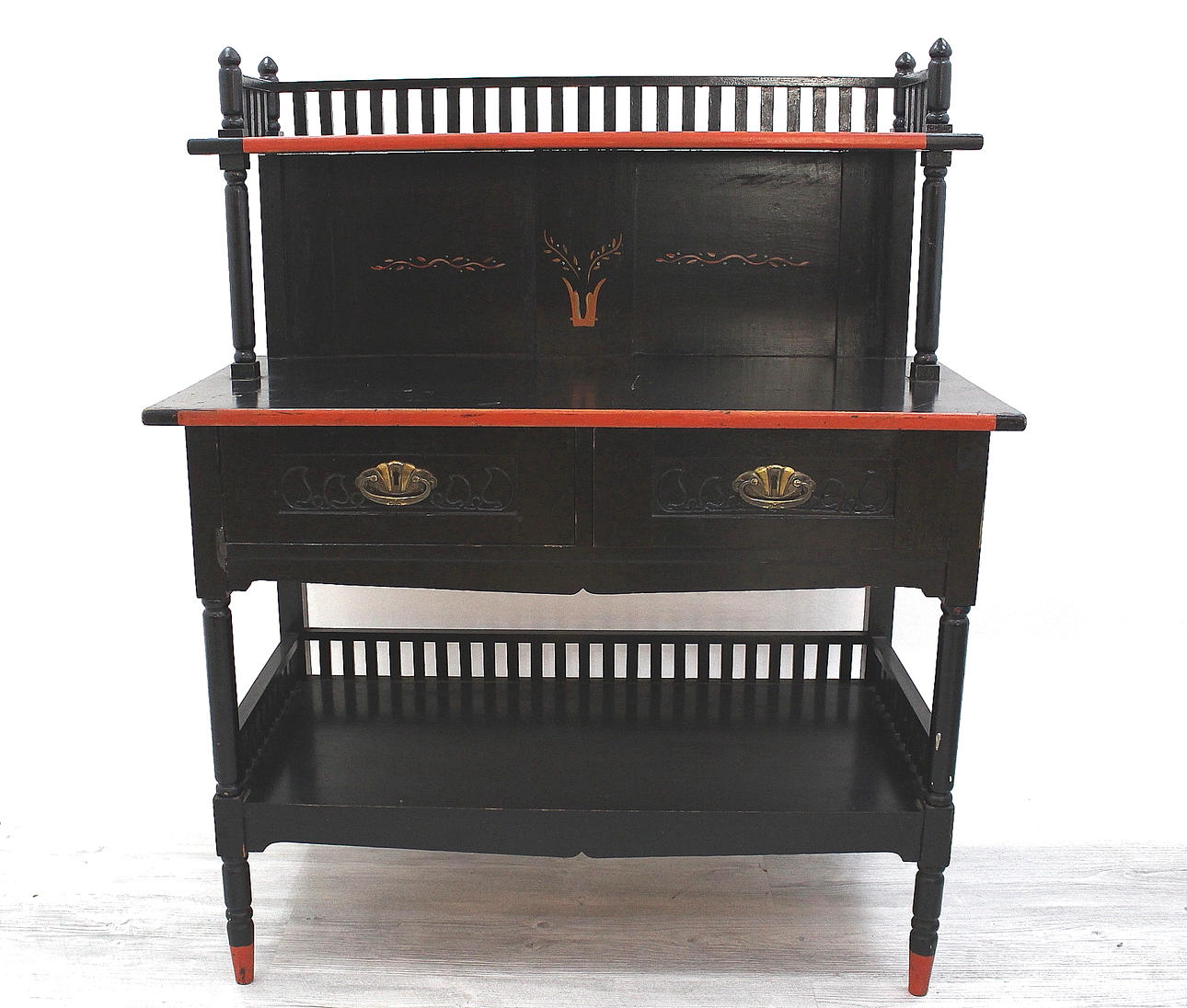 BLOMSTERDISK av trä, tidigt 1900-talet.